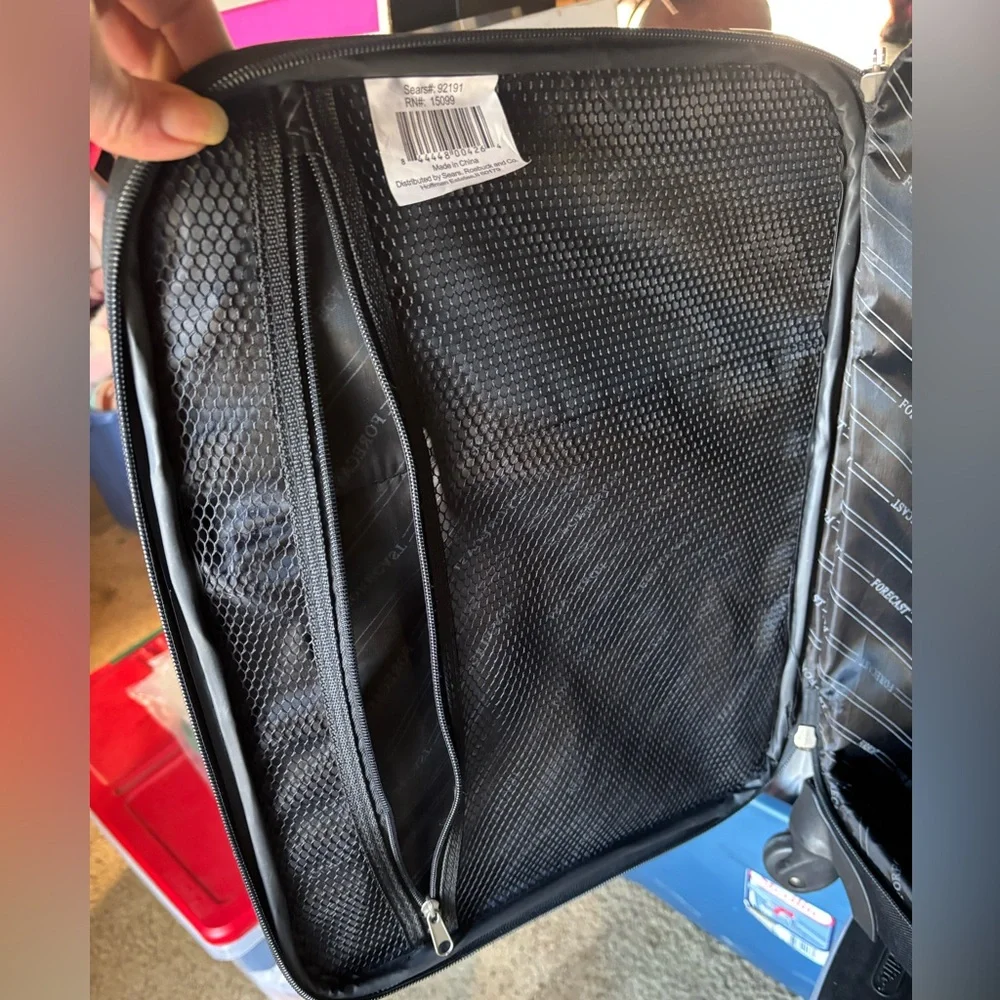 🖤 NOT AVAILABLE🖤Forecast Spinner Suitcase
